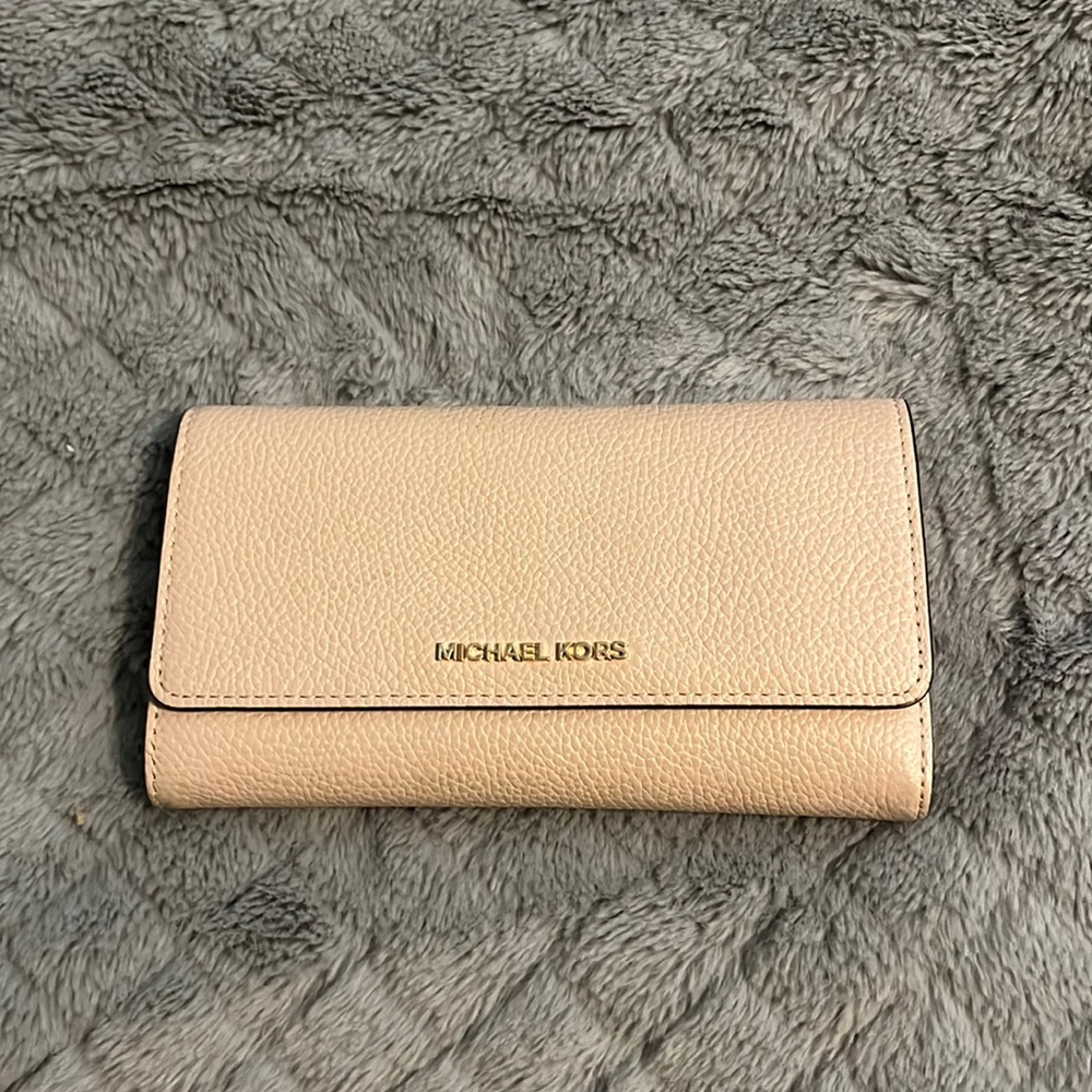 Pretty pale pink peddled soft leather wallet
